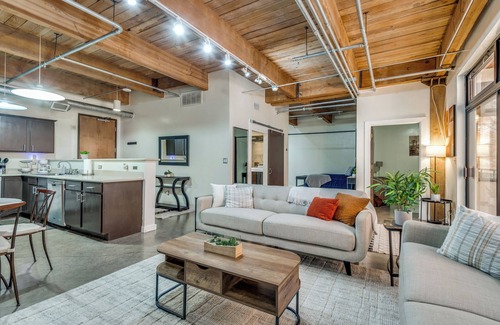 Downtown Dallas Condo | Downtown Dallas Condo - 2BR 1BA