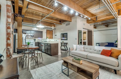 Downtown Dallas Condo | Downtown Dallas Condo - 2BR 1BA