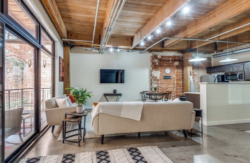 Downtown Dallas Condo | Downtown Dallas Condo - 2BR 1BA