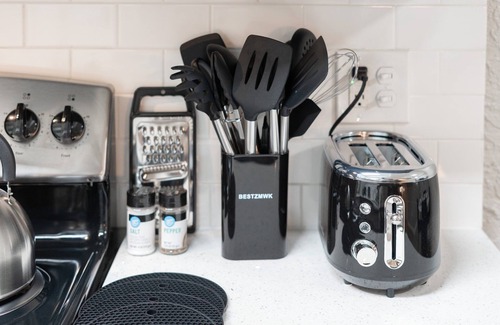 Camelback East Apartment | Downtown Deluxe: 2BR with Parking & Rooftop Pool