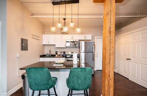 Detroit Apartment | Downtown Detroit Modern Loft w/Free Parking 420