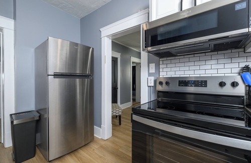 Dover Apartment | Downtown Dover Renovated Apt, 3 beds, WiFi, Private Parking