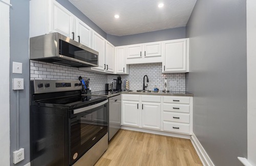 Dover Apartment | Downtown Dover Renovated Apt, 3 beds, WiFi, Private Parking