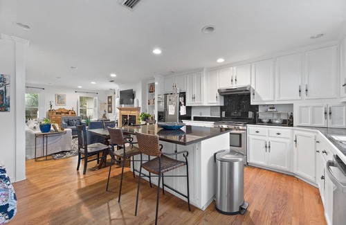 Fairhope House | Downtown Fairhope Cottage just minutes from shops, restaurants, & bay