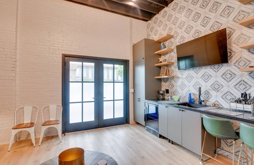 Galveston Condo | Downtown Galveston Home: Walk to Historic District
