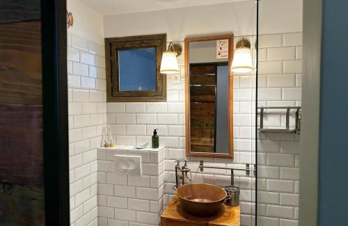 Csarnok negyed Apartment | Downtown haven- Aurora Charm