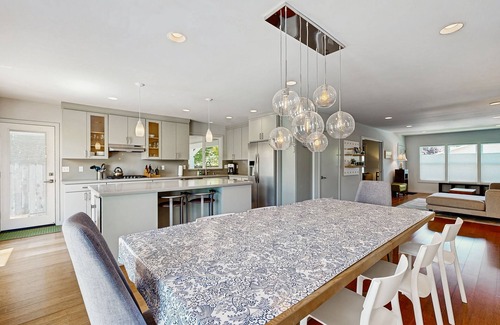 Healdsburg House | Downtown Healdsburg home with fenced yard, grill, WiFi, central AC, and W/D