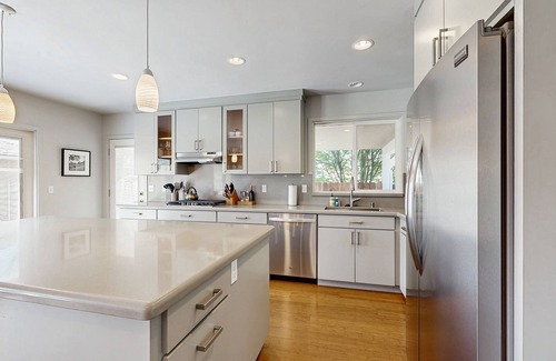 Healdsburg House | Downtown Healdsburg home with fenced yard, grill, WiFi, central AC, and W/D