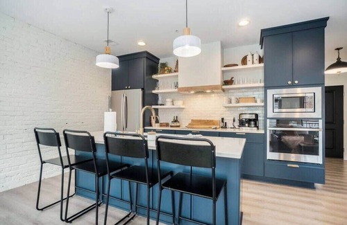 Holland Condo | Downtown Holland Luxury Condo on 8th—George 201