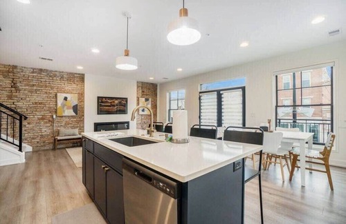 Holland Condo | Downtown Holland Luxury Condo on 8th—George 201