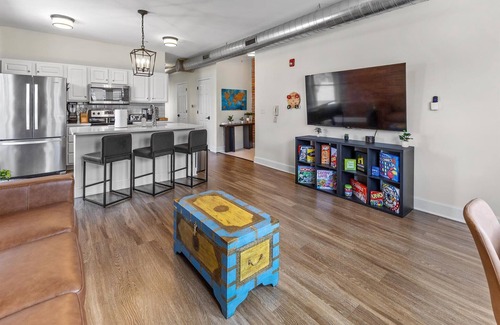 Lockerbie Square Apartment | Downtown Indy - Famous Mass Ave with Balcony