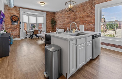 Lockerbie Square Apartment | Downtown Indy - Famous Mass Ave with Balcony