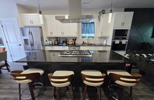Indianapolis House | Downtown Indy-Garage, Grill. Mins to Lucas Stadium