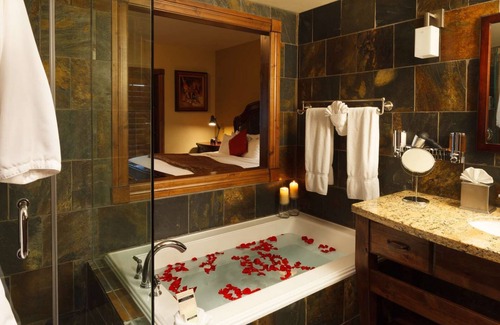 Jackson Hole Hotel | Downtown Jackson - Fireplace Suite