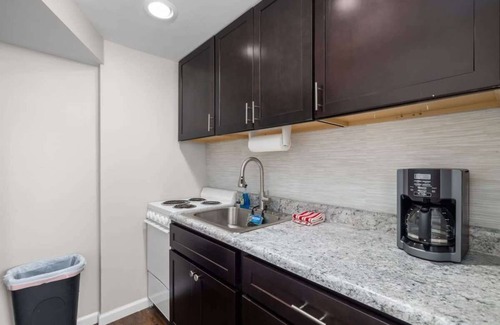 Kimmswick Condo | Downtown Kimmswick Room~Renovated~Prime Location