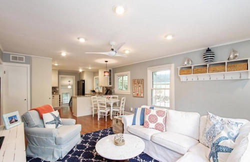 Lake Geneva House | Downtown Lake Geneva GEM