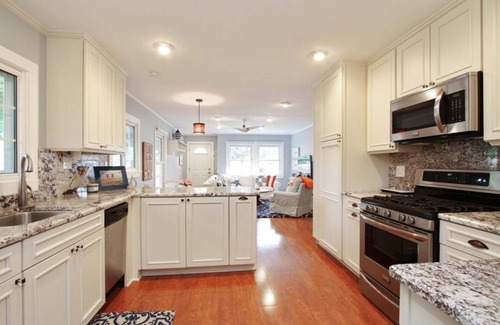 Lake Geneva House | Downtown Lake Geneva GEM