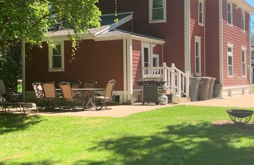 Lake Geneva House | Downtown Lake Geneva Wisconsin Charm Sleeps10
