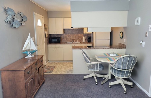 Lake Placid Apartment | DOWNTOWN LAKE PLACID FLORIDA MURAL TOUR APARTMENT - CLEAN AND NICE!