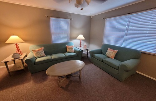 Lake Placid Apartment | DOWNTOWN LAKE PLACID FLORIDA MURAL TOUR APARTMENT - CLEAN AND NICE!
