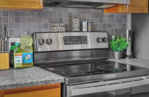 Downtown Cleveland Apartment | Downtown, Lobby Cafe, Parking, WiFi, Sofa Bed