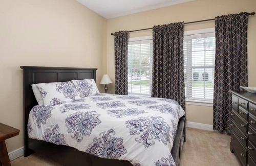 University Heights Condo | Downtown Luxury 2/2 Condo, Pool!