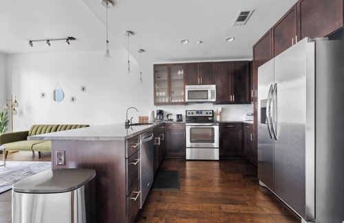 Downtown Austin Apartment | Downtown | Luxury 2BD Apt. | Pool | Gym | Great Views