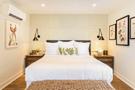West Dundee Apartment | Downtown Luxury Farmhouse Apartment #2