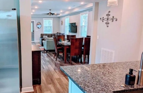 Wilmington House | Downtown Luxury: King Suite - Riverwalk/Castle St!