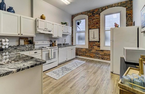 Wilmington Historic District Apartment | Downtown Luxury Loft