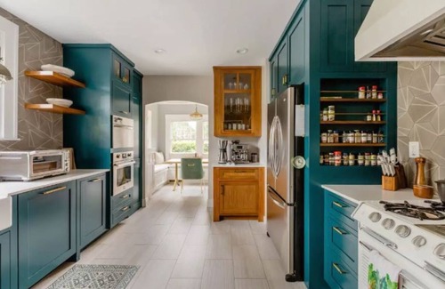 Montgomery Village House | Downtown Modern Historical Queen Anne Victorian - Bolton House