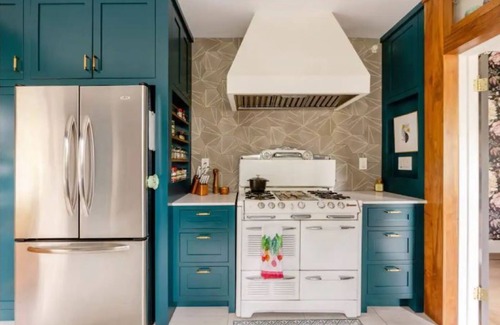 Montgomery Village House | Downtown Modern Historical Queen Anne Victorian - Bolton House