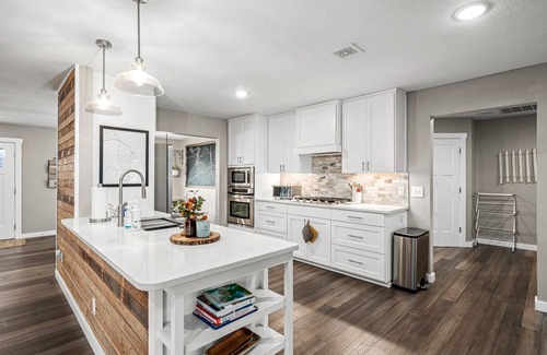 Bentonville House | Downtown, museums, MTB, & more! 4BR/3.5BT, pickleball, basketball, & game room!