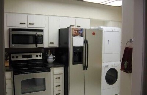 Downtown Palm Springs Condo | Downtown Palm Springs/Walk Everywhere/Free High-Speed Wi-Fi