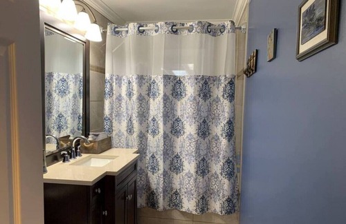 Prince Edward House | Downtown Picton, newly renovated - Dog/EV friendly