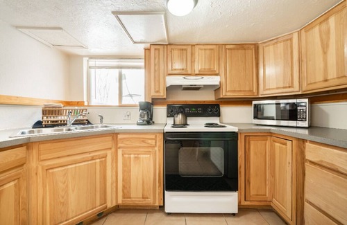 Central Colorado Springs House | Downtown Private 2 BDRM 1 BTH