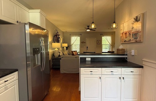 Wilmington House | Downtown PVT Parking Orange Street Retreat