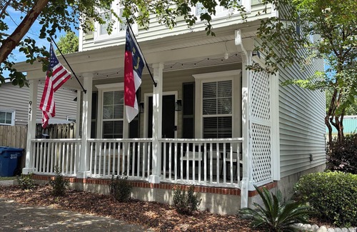 Wilmington House | Downtown PVT Parking Orange Street Retreat