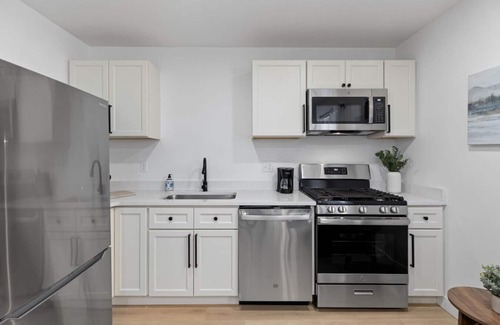 Columbus House | Downtown-Ready 3BR3BA | Modern, Spacious & Private