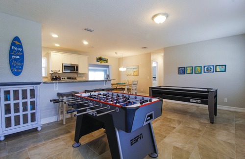 Melbourne House | Downtown Retreat - 4 bedrooms 5 beds for 10