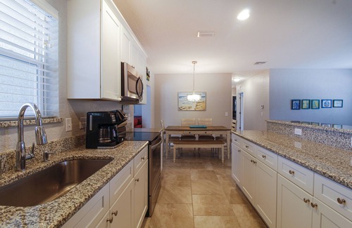 Melbourne House | Downtown Retreat - 4 bedrooms 5 beds for 10