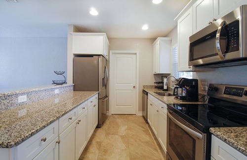 Melbourne House | Downtown Retreat - 4 bedrooms 5 beds for 10