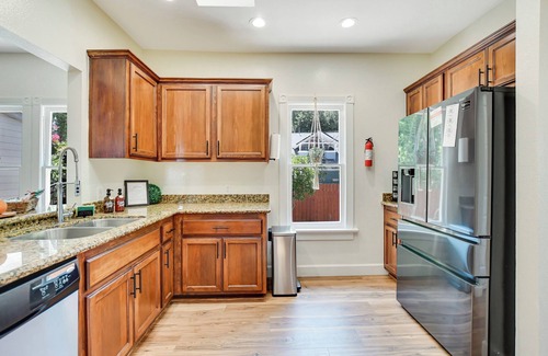 Downtown Riverside House | Downtown Riverside: Walking Distance