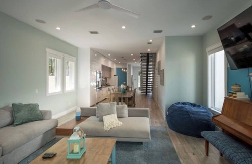 Central Sarasota House | Downtown Sarasota Home w/Yard + Firepit