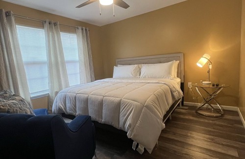 Savannah House | Downtown Savannah Bungalow