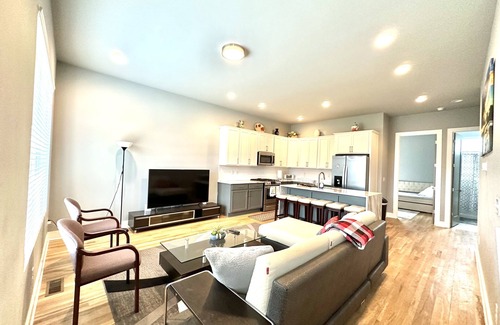 Haynes Area House | Downtown Skyline Views★Rooftop★Large Group