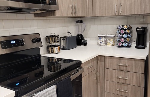 People's Freeway Apartment | Downtown SLC Apt w/pool, hot tub, gym, fast internet