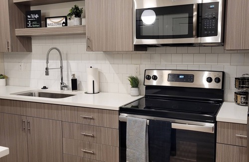 People's Freeway Apartment | Downtown SLC Apt w/pool, hot tub, gym, fast internet