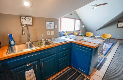 Downtown Salt Lake City House | Downtown SLC Loft by TRAX, Delta Center, Salt Palace, Temple, and Airport!