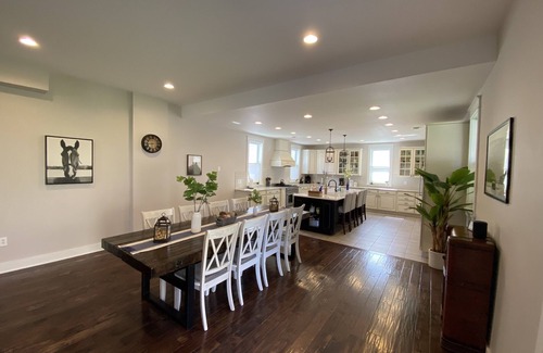 Saratoga Springs House | Downtown - Spacious Open Floor plan & Huge Kitchen Perfect for Family & Friend